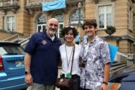 A student with her family poses in front of Le Fer